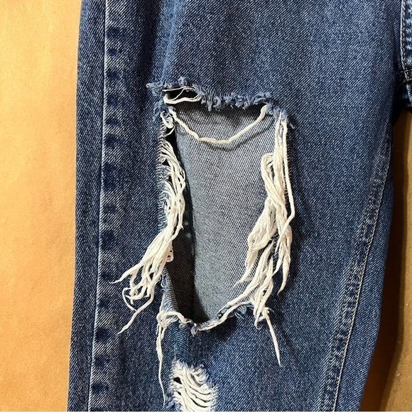 Urban Outfitters | BDG Mom High Rise Jeans Destroyed Medium Wash Denim Size 26 - Picture 5 of 13